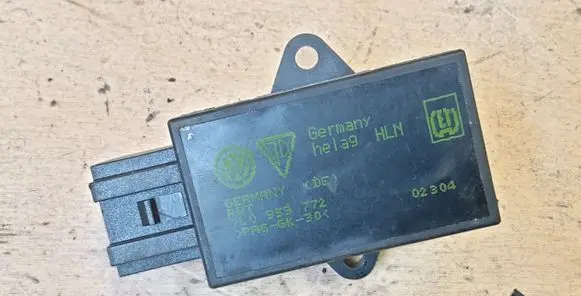 Volkswagen Touran I Seat heating relay 7L0959772