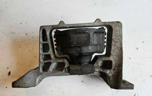 Ford Focus Engine mount bracket 307396 326B21