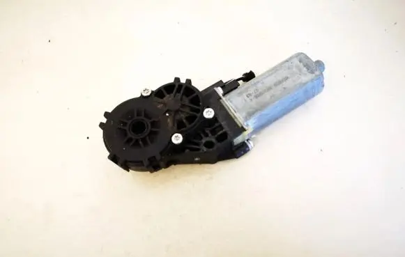 Volkswagen PASSAT B6 Seat adjustment motor 0390203224