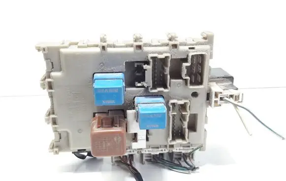 Nissan Almera N16 Fuse module 243505M300 1227001