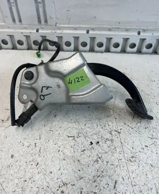 Opel Vivaro Brake pedal 93852424 8200320520