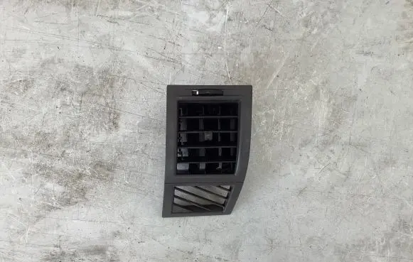 Chrysler 300 - 300C Dashboard side air vent grill/cover trim 1087541lh02