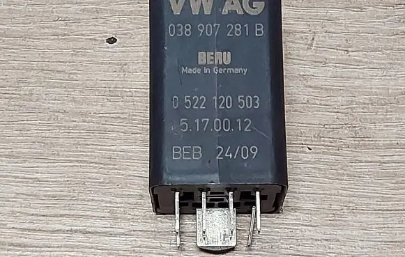 Volkswagen Caddy Glow plug pre-heat relay 038907281B 0522120503