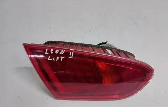 Seat Leon (1P) Rear/tail lights 1P0945093M 90010861