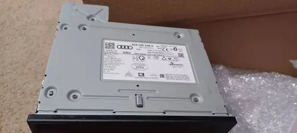 Volkswagen Touareg III Navigation unit CD/DVD player 82A035048A