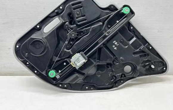 Rear window lifting mechanism without motor