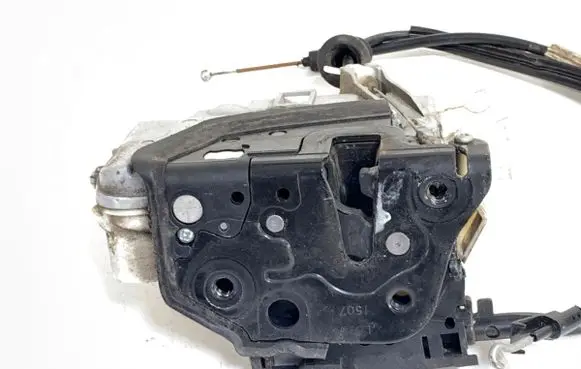 Volkswagen PASSAT B6 Front door lock 3C1837015A
