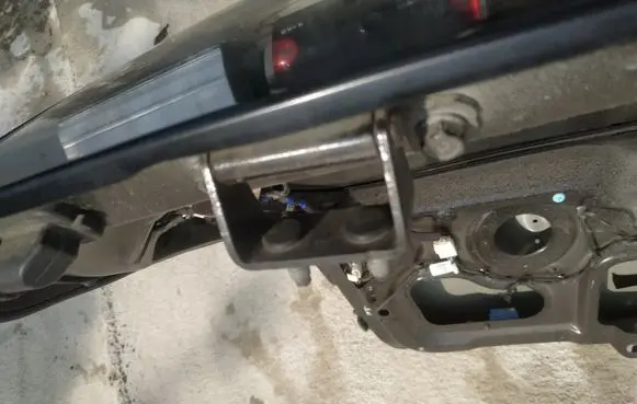 Hyundai ix 55 Tailgate/trunk/boot hinge