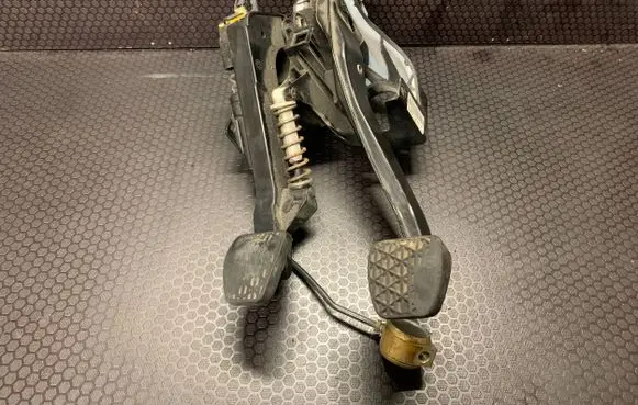 Mercedes-Benz C W204 Brake pedal 204292022 026A