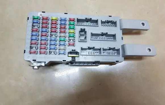 Hyundai Santa Fe Fuse module 919502B400