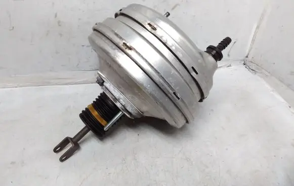 BMW X3 E83 Brake booster 324828061