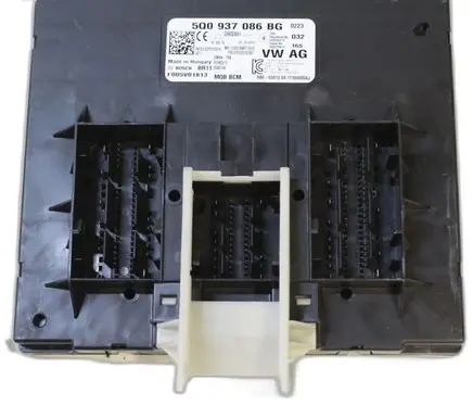 Volkswagen PASSAT B8 Other control units/modules 5Q0937086BG