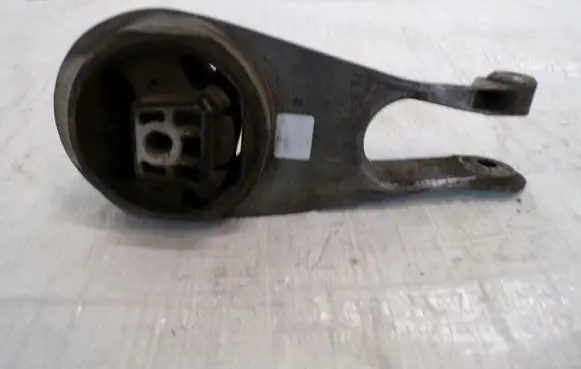 Opel Insignia B Gearbox mounting bracket