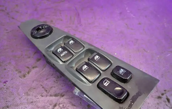 KIA Cerato Quarter vent window switch 621W05560