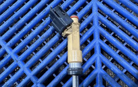 Toyota Prius (XW30) Fuel injector 2325037010