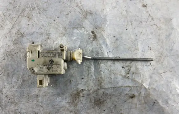 Fuel tank cap lock motor