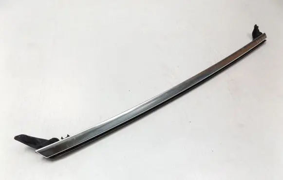 Porsche Macan (95B) Rear door windshield rail 