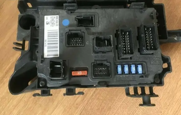 Peugeot 407 Fuse module 9656148180 S120017001H