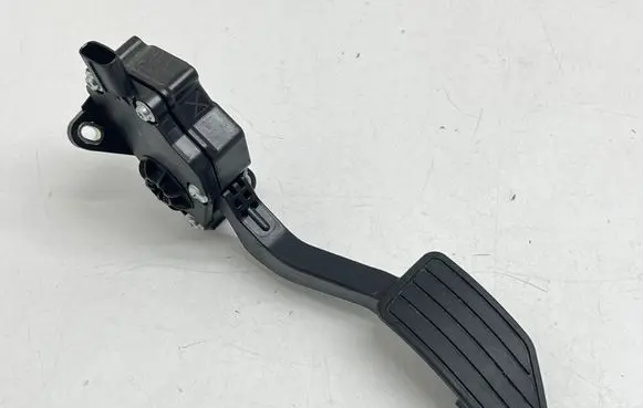 Subaru XV II Accelerator throttle pedal 36010FL021