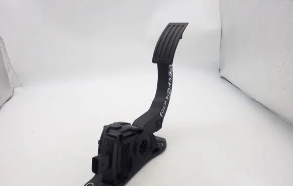 Ford Focus Accelerator throttle pedal EV619F836AA 6VP01036880