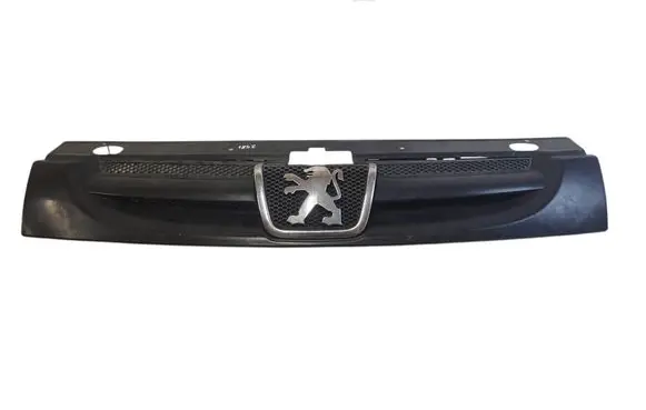 Peugeot Partner Front bumper upper radiator grill