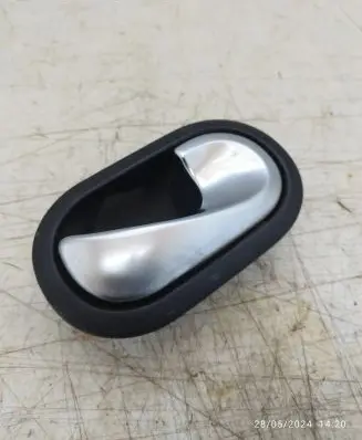 Renault Twingo II Front door interior handle 8200028486 5005500006