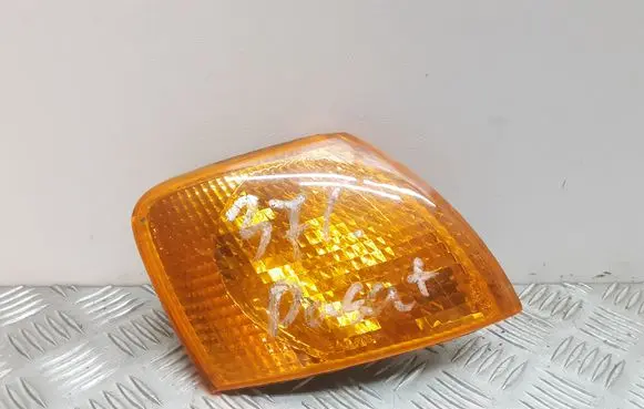 Volkswagen PASSAT B5 Front indicator light 185103B