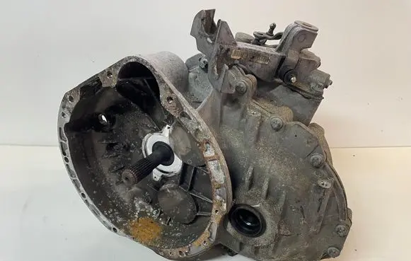 Manual 5 speed gearbox