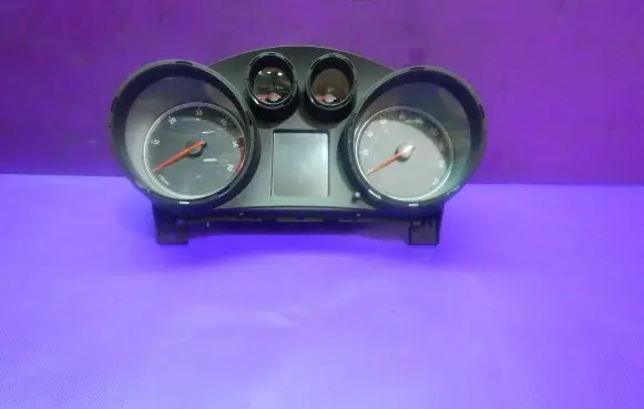 Opel Insignia A Speedometer (instrument cluster) 13333351