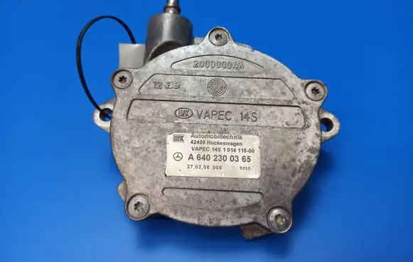 Mercedes-Benz B W245 Vacuum pump A6402300365