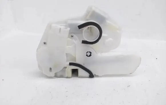 Mitsubishi Outlander Front door lock