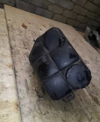 Mercedes-Benz E W211 Coolant expansion tank/reservoir 2115000049