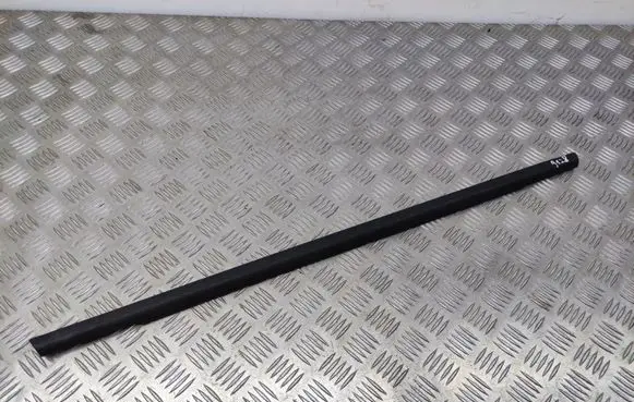 Opel Crossland X Rear door glass trim molding 39124058