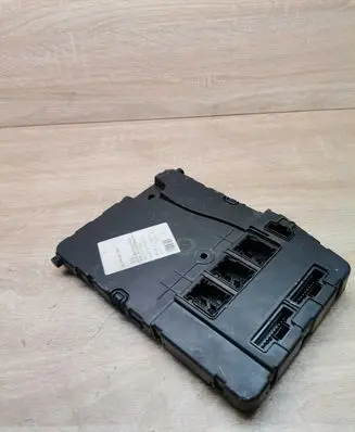 Renault Megane III Central body control module 8200261825 S118400300G