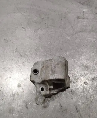 Suzuki Grand Vitara II Engine mounting bracket 8200542891