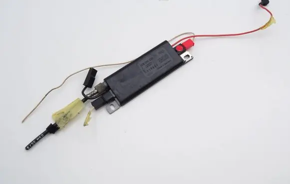 Audi A4 S4 B5 8D Aerial antenna amplifier 8D5035225