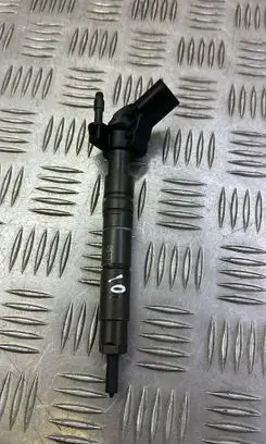 Mercedes-Benz E W212 Fuel injector A6420701187