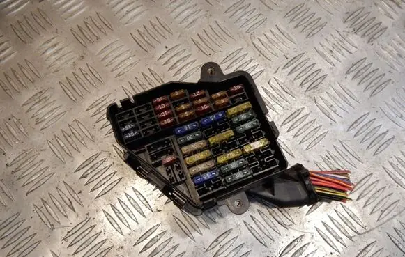 Audi A4 S4 B7 8E 8H Fuse module 4747229 34145