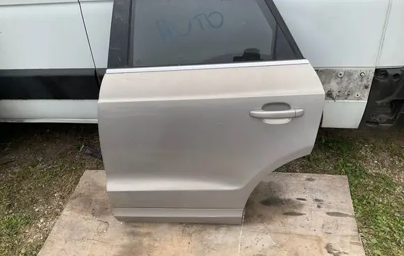 Audi Q3 8U Rear door