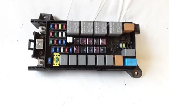 KIA Sorento Fuse module 911613E010 1006823009 BE0100608290210