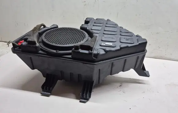 Chrysler Town u0026 Country V Subwoofer speaker 05107087AF