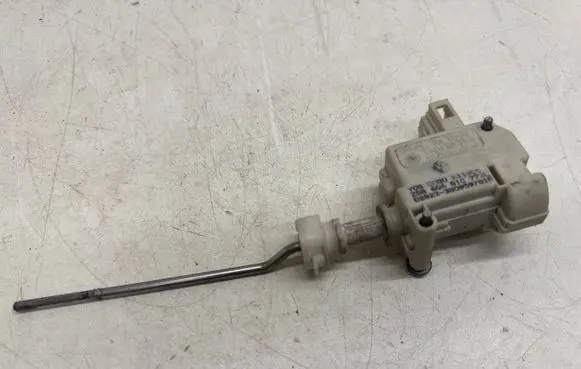 Volkswagen Polo IV 9N3 Fuel tank cap lock motor 6Q6810773C