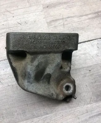 Mercedes-Benz ML W164 Engine mounting bracket A6422230204 AC46000