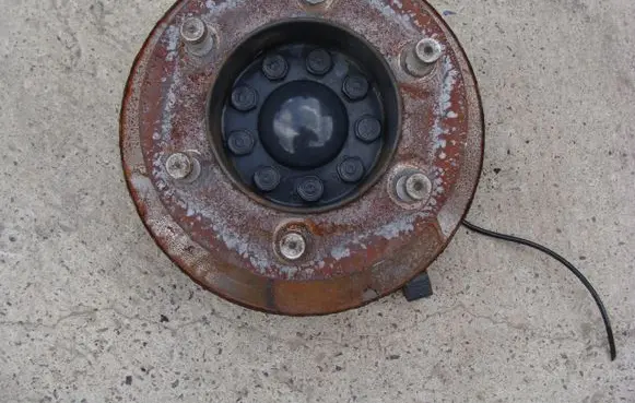 Iveco Daily 6th gen Front wheel hub spindle knuckle