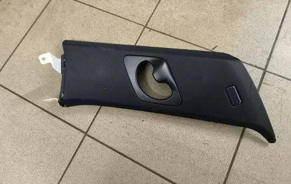 BMW X5M E70 (B) pillar trim (top) 68415561