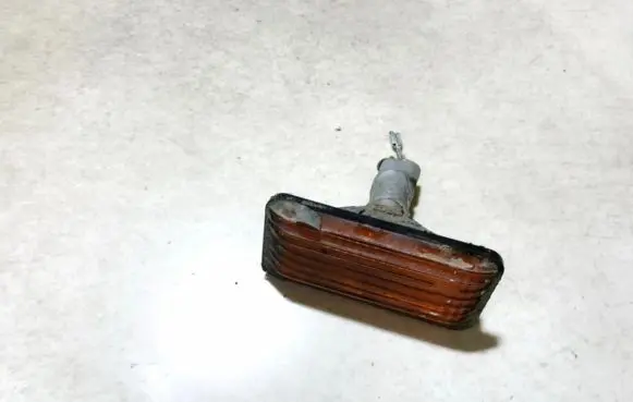 Volkswagen PASSAT B3 Front fender indicator light 357949117