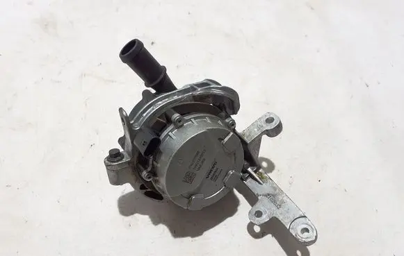 Volvo XC40 Electric auxiliary coolant/water pump 32257968
