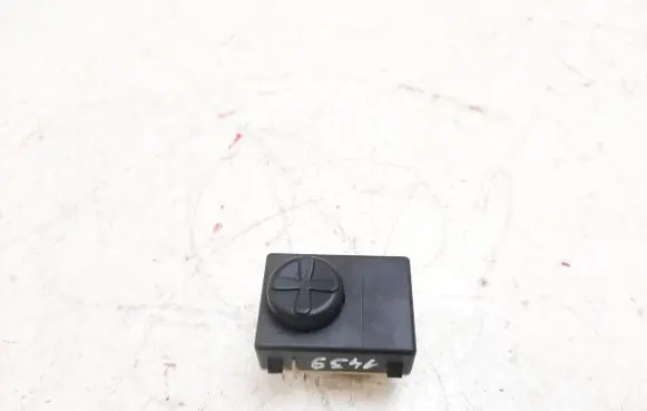 Chevrolet TrailBlazer Seat control switch 12450115