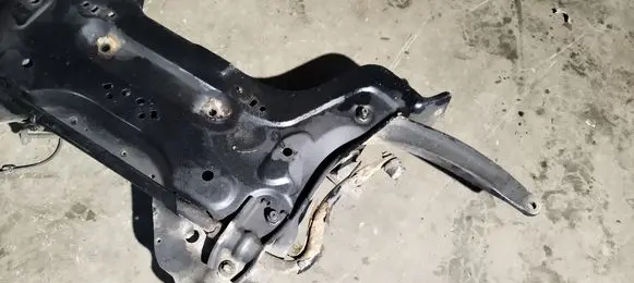 Peugeot 3008 I Front subframe
