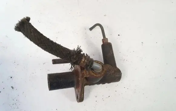 Mazda 323 Clutch master cylinder